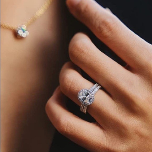 𝅺NEW 925 Silver 1.5 CT Oval Cut Halo Diamond Ring Set - Picture 1 of 9